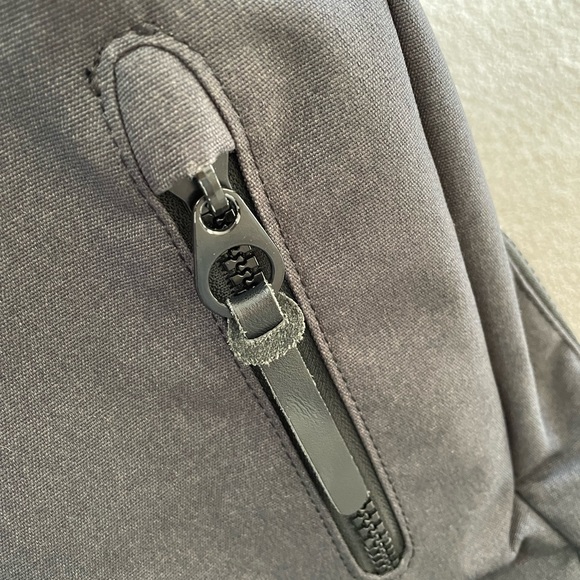 Incase Compass Backpack - Picture 10 of 14